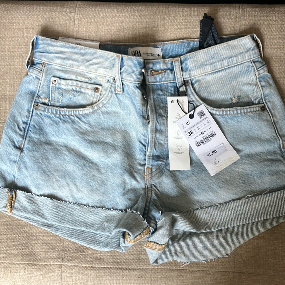 BNWT Zara Light Blue Denim Women Shorts. Relaxed short 6/38